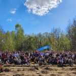 Zabezpieczenie podczas akcji sadzenia drzew w ramach obchodów Dnia Ziemi